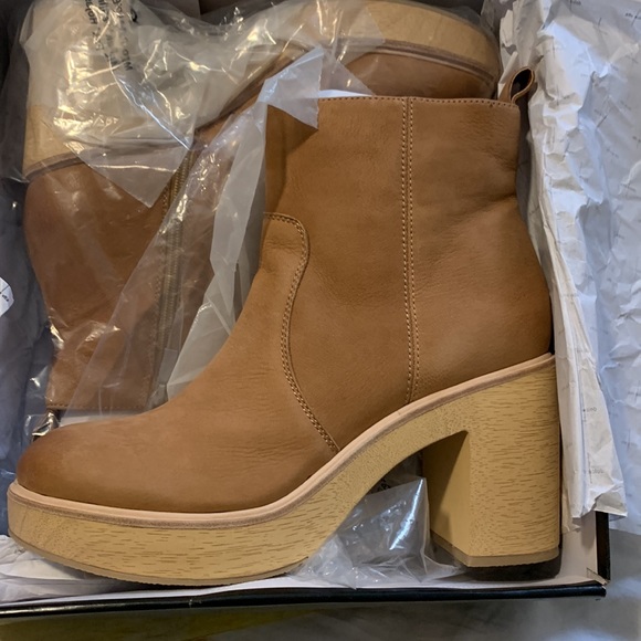 Dolce Vita Cecile praline nubuck boot, sz 9.5, new in box from Anthropologie - Picture 5 of 12